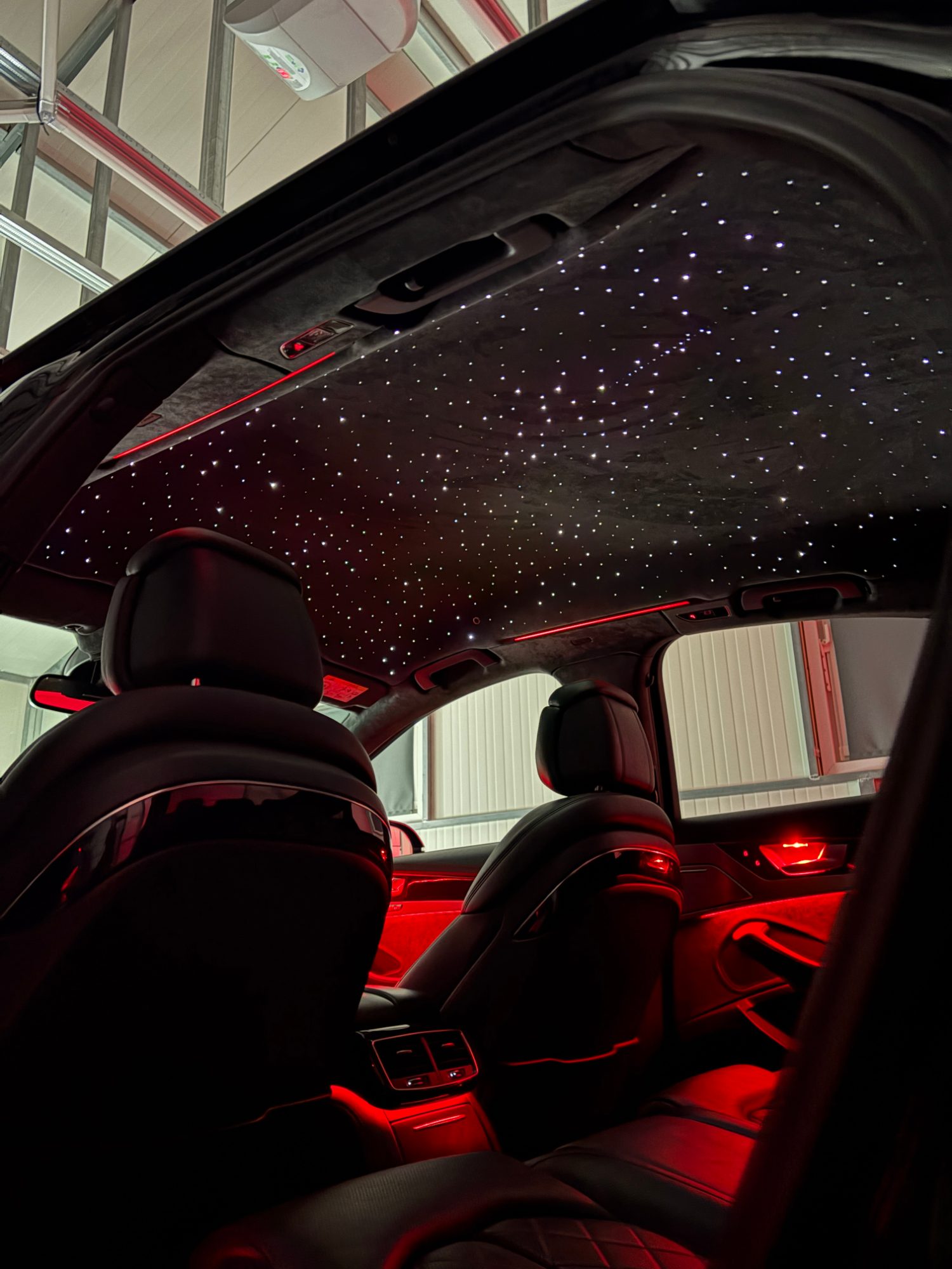 Ambient i dodatkowe gwiezdne niebo w Audi A8 D4