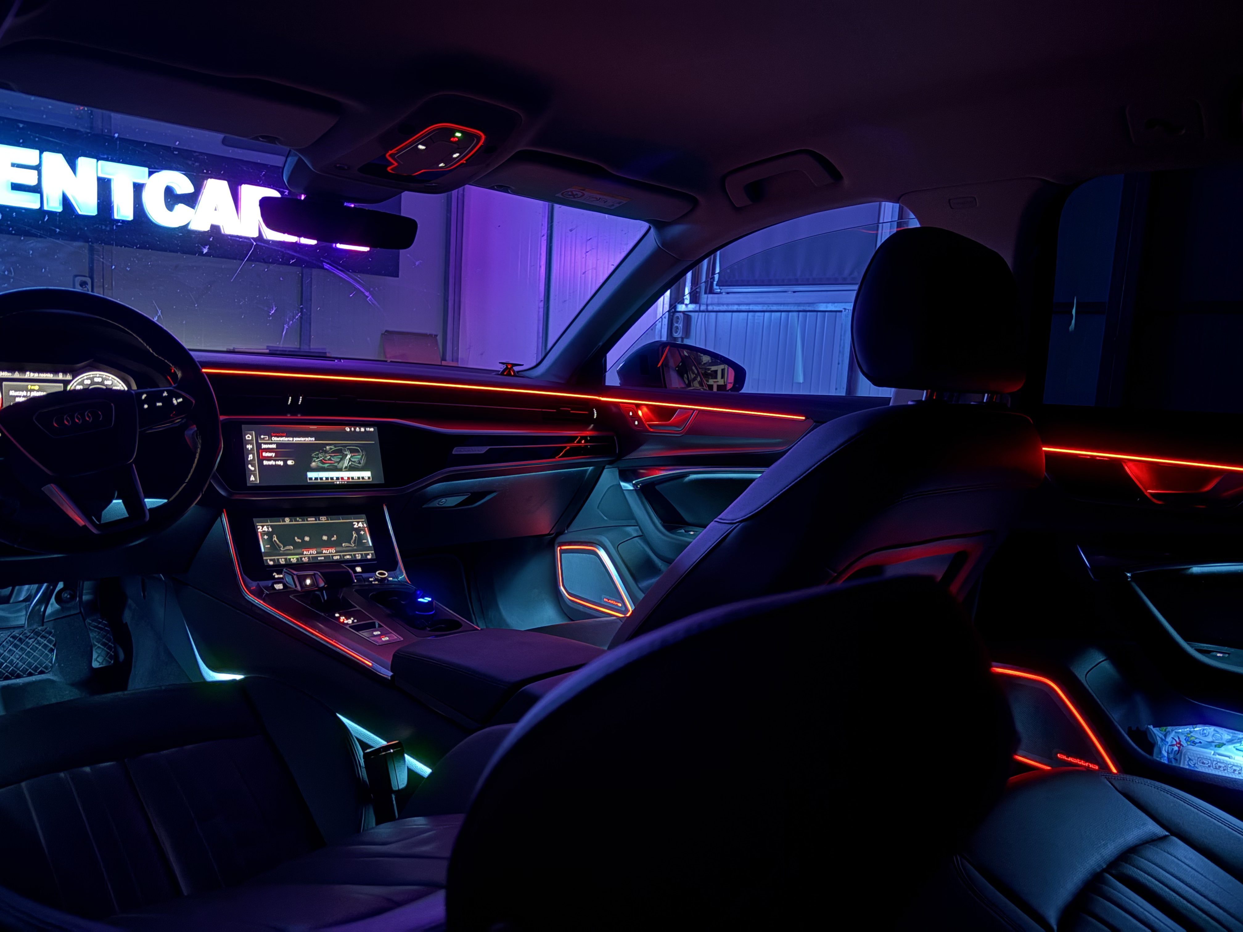 Oświetlenie ambient w Audi A6 C8